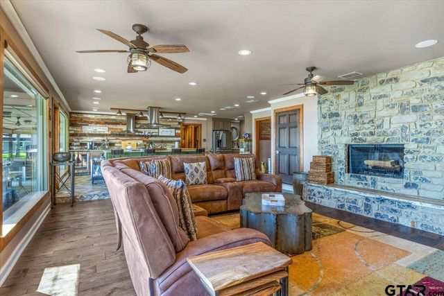 21437 Waterfront Drive, Chandler, TX 75758