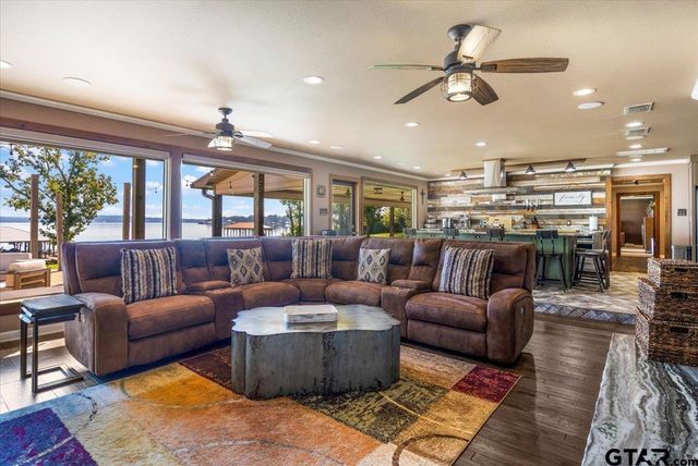 21437 Waterfront Drive, Chandler, TX 75758