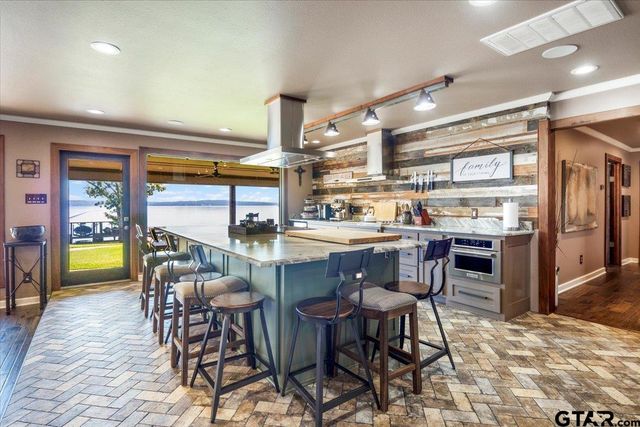 21437 Waterfront Drive, Chandler, TX 75758