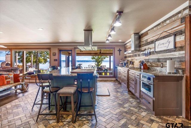 21437 Waterfront Drive, Chandler, TX 75758