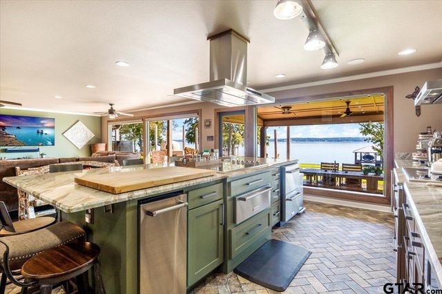 21437 Waterfront Drive, Chandler, TX 75758