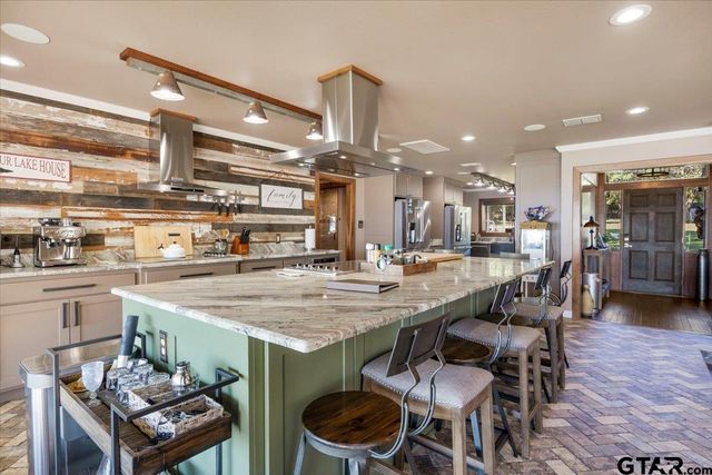 21437 Waterfront Drive, Chandler, TX 75758