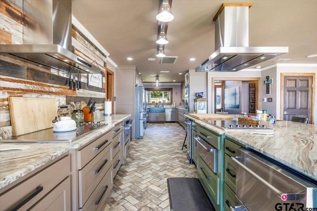 21437 Waterfront Drive, Chandler, TX 75758