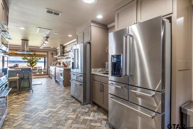 21437 Waterfront Drive, Chandler, TX 75758