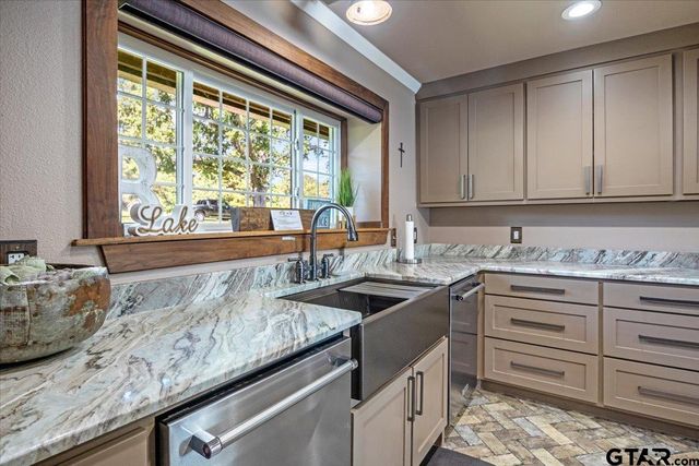 21437 Waterfront Drive, Chandler, TX 75758