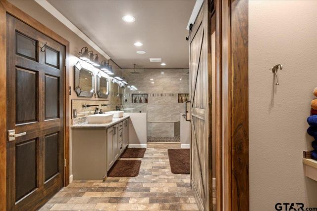 21437 Waterfront Drive, Chandler, TX 75758