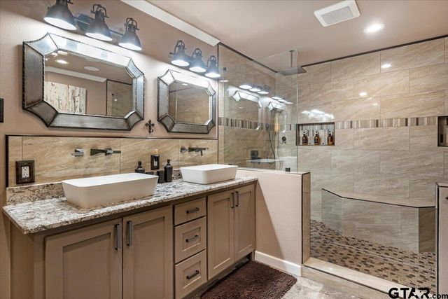 21437 Waterfront Drive, Chandler, TX 75758