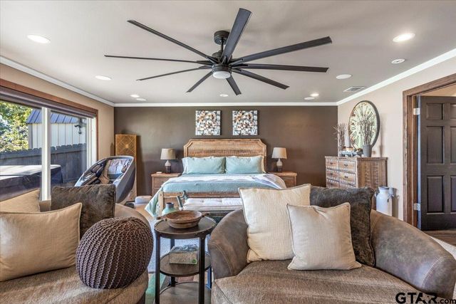 21437 Waterfront Drive, Chandler, TX 75758