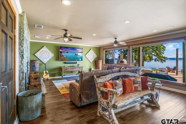 21437 Waterfront Drive, Chandler, TX 75758