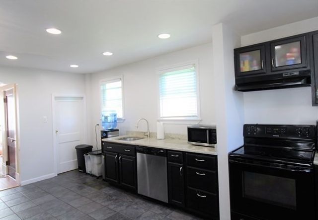 160 Washington St, New Bedford, MA 02740