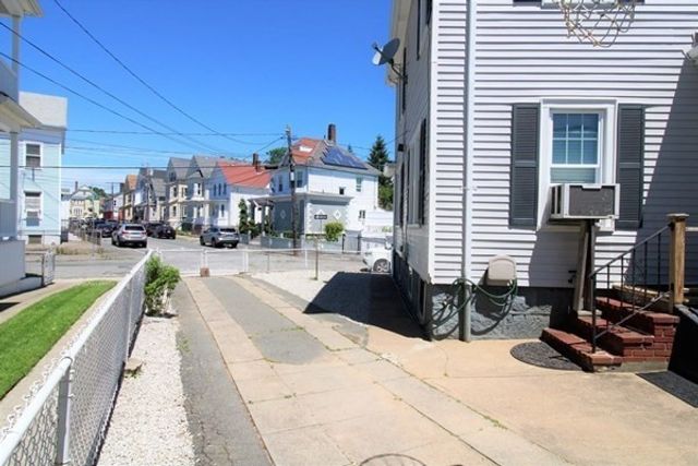 160 Washington St, New Bedford, MA 02740