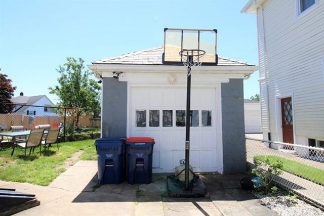 160 Washington St, New Bedford, MA 02740