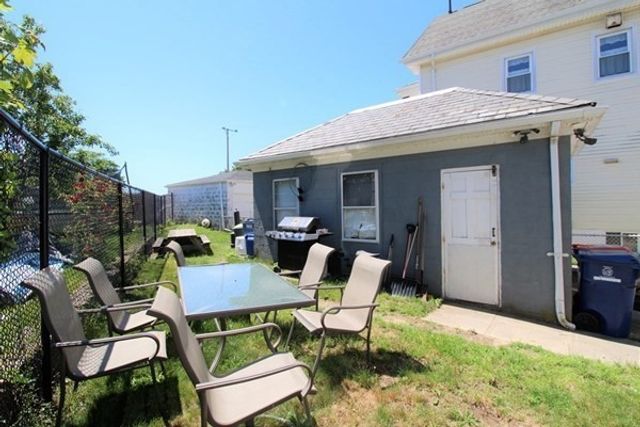 160 Washington St, New Bedford, MA 02740