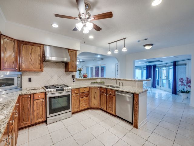 6106 Meadowcrest Drive, Dallas, TX 75230