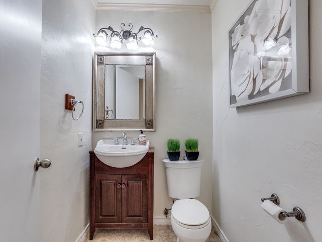 6106 Meadowcrest Drive, Dallas, TX 75230