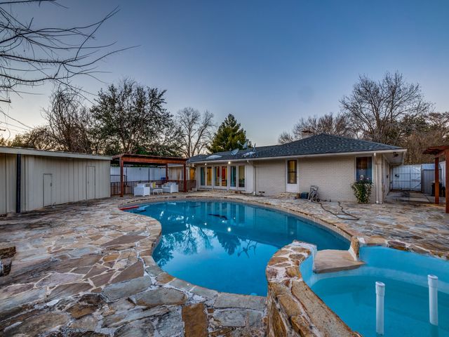 6106 Meadowcrest Drive, Dallas, TX 75230