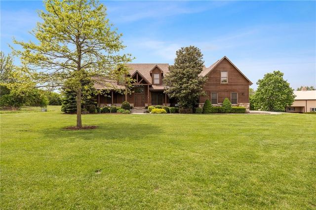 8980 Rowen Road, De Soto, KS 66018