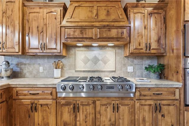 8980 Rowen Road, De Soto, KS 66018