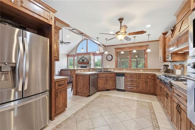 8980 Rowen Road, De Soto, KS 66018