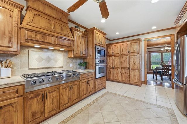 8980 Rowen Road, De Soto, KS 66018