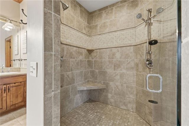 8980 Rowen Road, De Soto, KS 66018