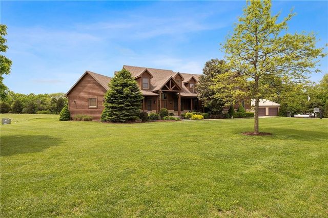 8980 Rowen Road, De Soto, KS 66018