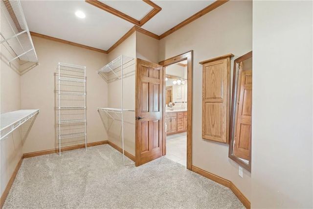 8980 Rowen Road, De Soto, KS 66018