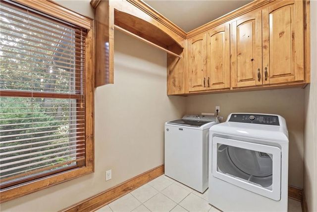 8980 Rowen Road, De Soto, KS 66018