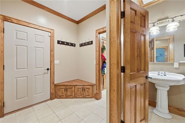 8980 Rowen Road, De Soto, KS 66018