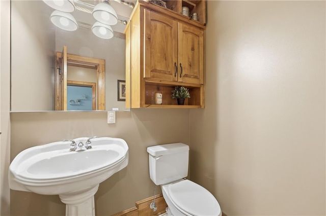 8980 Rowen Road, De Soto, KS 66018