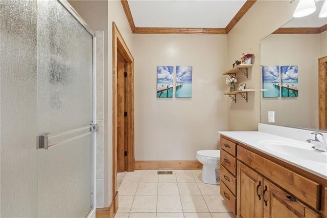 8980 Rowen Road, De Soto, KS 66018
