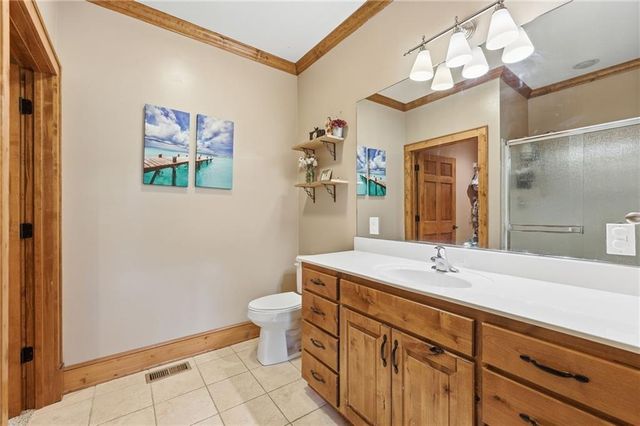 8980 Rowen Road, De Soto, KS 66018