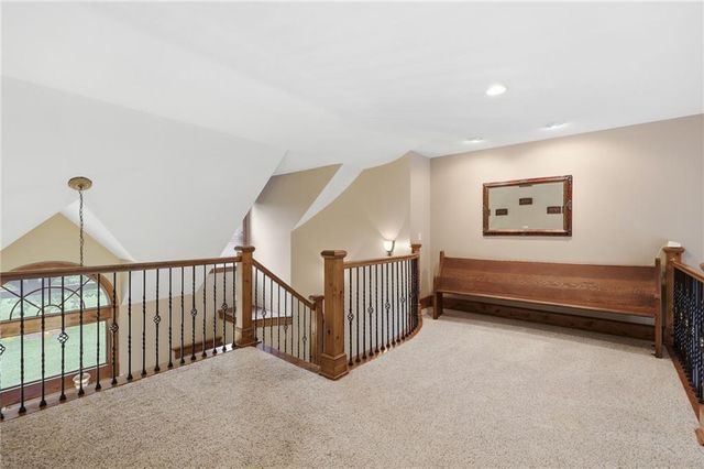 8980 Rowen Road, De Soto, KS 66018