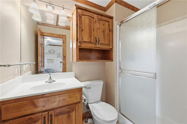 8980 Rowen Road, De Soto, KS 66018