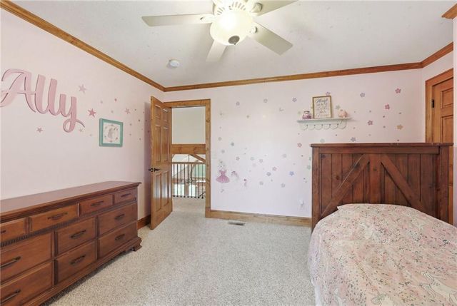 8980 Rowen Road, De Soto, KS 66018