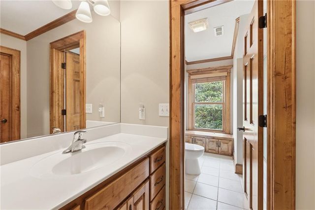8980 Rowen Road, De Soto, KS 66018
