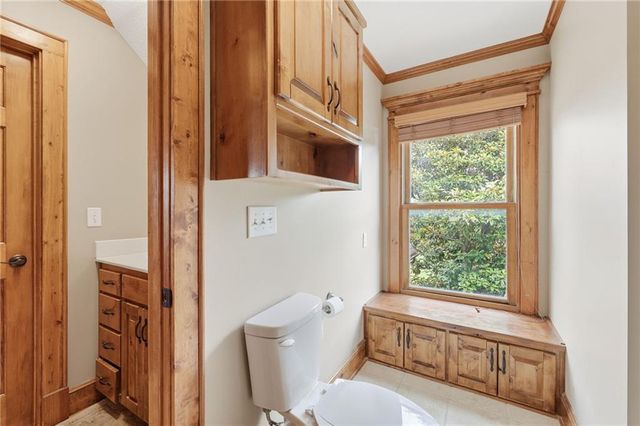8980 Rowen Road, De Soto, KS 66018