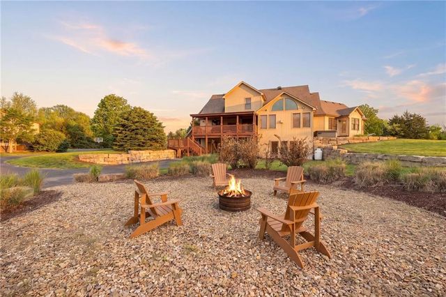8980 Rowen Road, De Soto, KS 66018