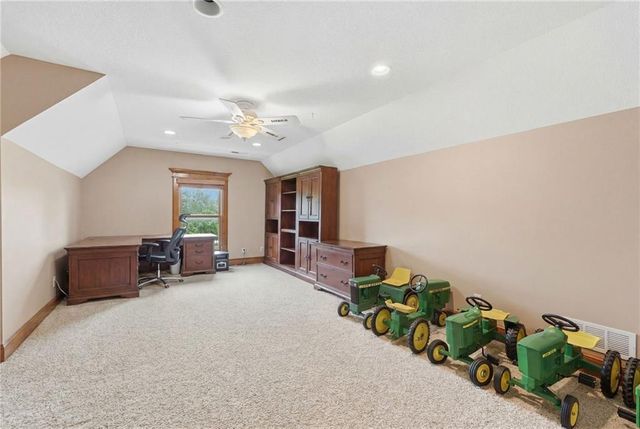 8980 Rowen Road, De Soto, KS 66018