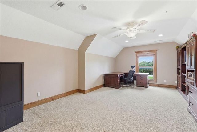 8980 Rowen Road, De Soto, KS 66018