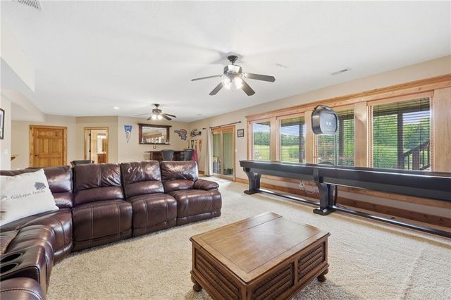 8980 Rowen Road, De Soto, KS 66018