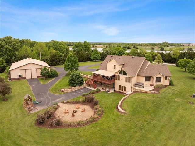 8980 Rowen Road, De Soto, KS 66018