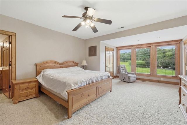 8980 Rowen Road, De Soto, KS 66018