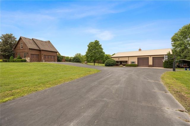 8980 Rowen Road, De Soto, KS 66018