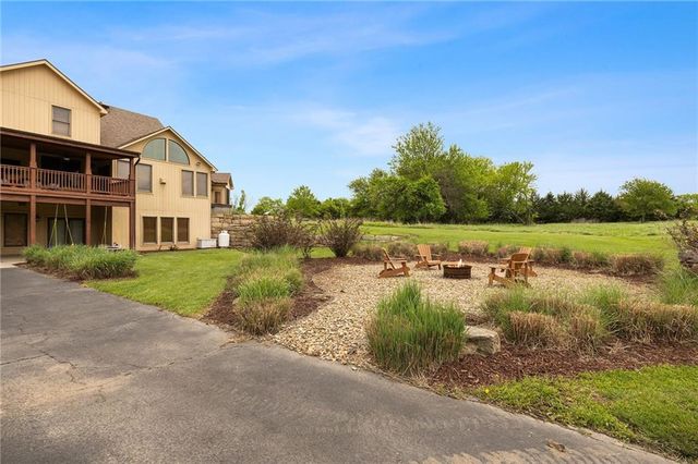 8980 Rowen Road, De Soto, KS 66018