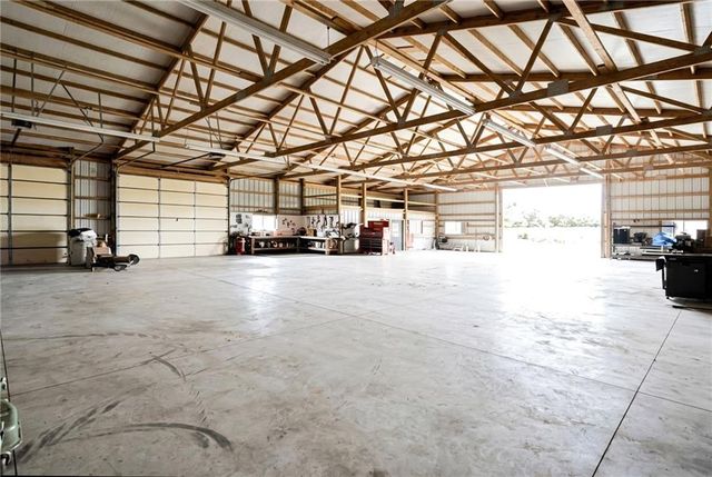 8980 Rowen Road, De Soto, KS 66018