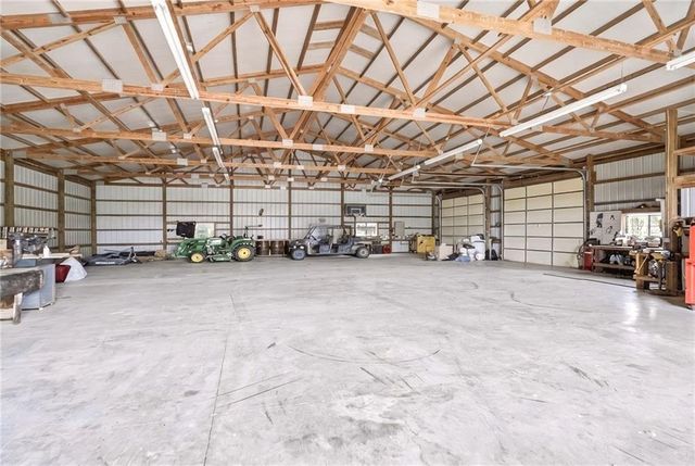 8980 Rowen Road, De Soto, KS 66018