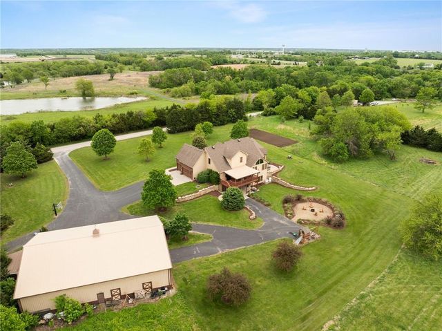 8980 Rowen Road, De Soto, KS 66018