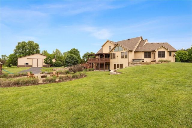 8980 Rowen Road, De Soto, KS 66018