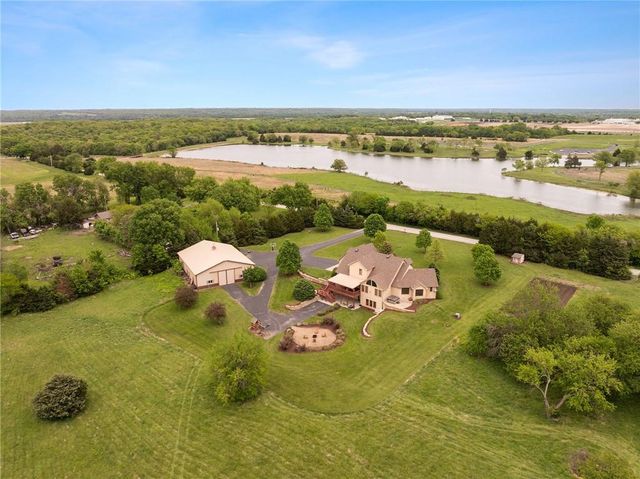 8980 Rowen Road, De Soto, KS 66018